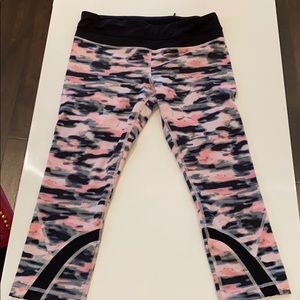 Lululemon Pink Camo Crop Leggings